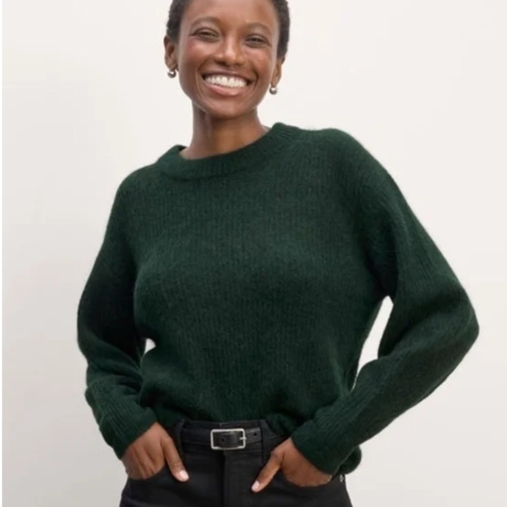 EVERLANE DARK GREEN FUZZY CREWNECK SWEATER